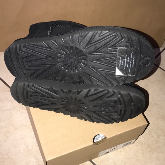 Women’s UGG CLASSIC MINI II BOOTS BLACK - Picture 12 of 13